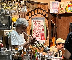 ポッポでのヤスムロさんと、店主のローディー池田さん